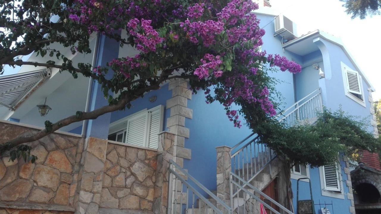 Apartments By The Sea Maslinica, Solta - 14748 Экстерьер фото